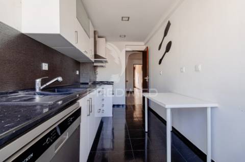 T3 transformado em t2 na povoa de santo adrião pronto a habitar