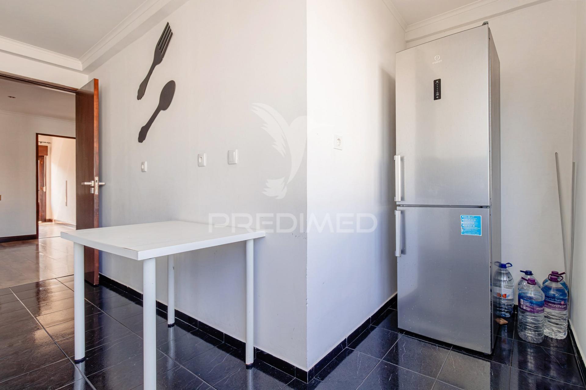 T3 transformado em t2 na povoa de santo adrião pronto a habitar