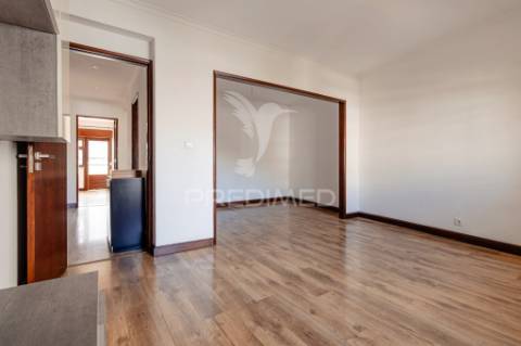 T3 transformado em t2 na povoa de santo adrião pronto a habitar