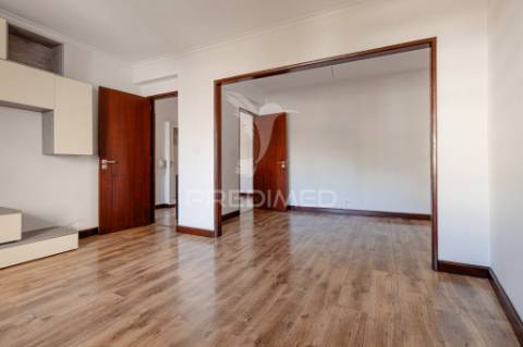 T3 transformado em t2 na povoa de santo adrião pronto a habitar