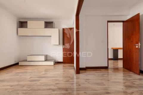 T3 transformado em t2 na povoa de santo adrião pronto a habitar