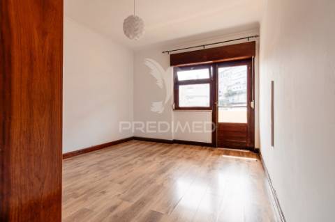 T3 transformado em t2 na povoa de santo adrião pronto a habitar