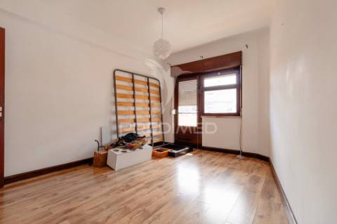 T3 transformado em t2 na povoa de santo adrião pronto a habitar