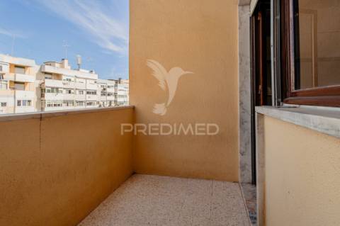 T3 transformado em t2 na povoa de santo adrião pronto a habitar