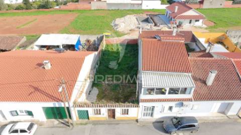 Ruína com projecto de reabilitação