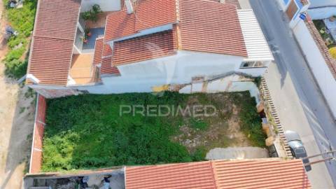 Ruína com projecto de reabilitação