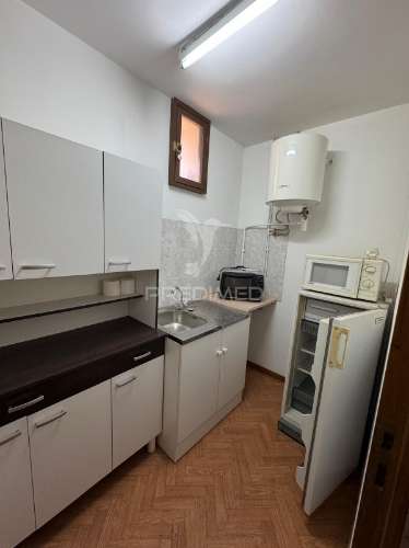 Moradia em canidelo com cinco casas independentes