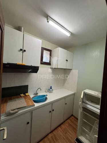 Moradia em canidelo com cinco casas independentes