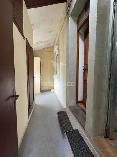 Moradia em canidelo com cinco casas independentes