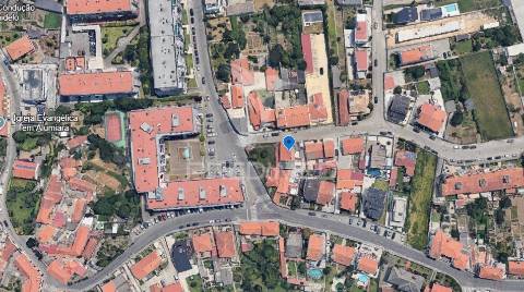 Moradia em canidelo com cinco casas independentes