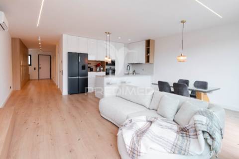 Moradia contemporânea t3 em olhão | design minimalista e pátio privativo