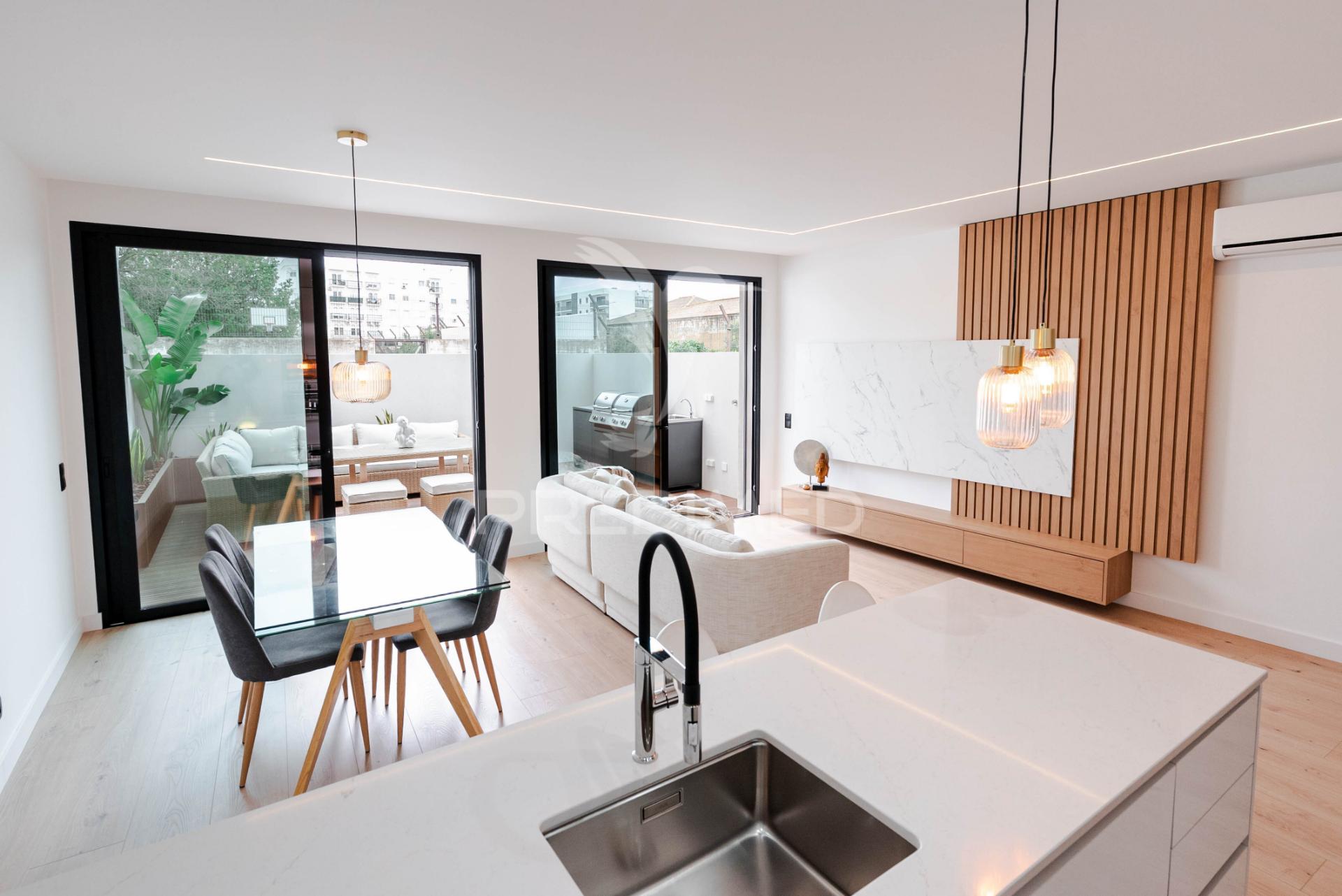 Moradia contemporânea t3 em olhão | design minimalista e pátio privativo