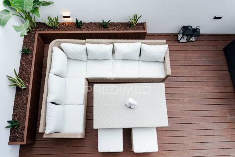 Moradia contemporânea t3 em olhão | design minimalista e pátio privativo