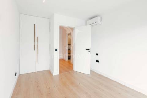 Moradia contemporânea t3 em olhão | design minimalista e pátio privativo