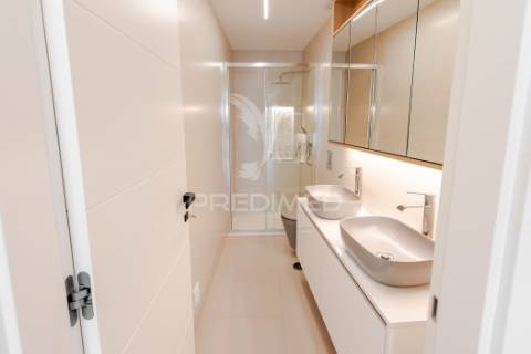 Moradia contemporânea t3 em olhão | design minimalista e pátio privativo