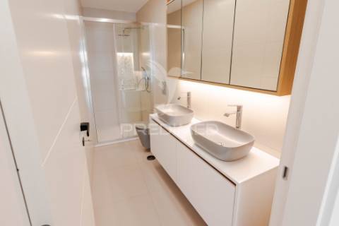 Moradia contemporânea t3 em olhão | design minimalista e pátio privativo