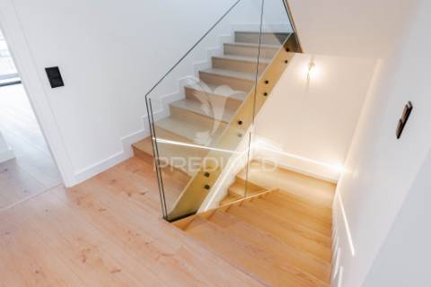 Moradia contemporânea t3 em olhão | design minimalista e pátio privativo