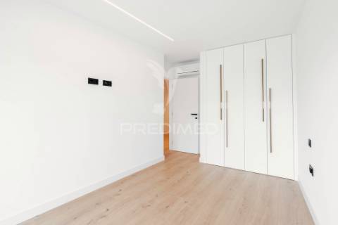 Moradia contemporânea t3 em olhão | design minimalista e pátio privativo