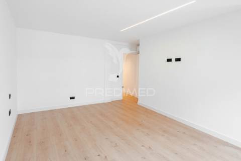 Moradia contemporânea t3 em olhão | design minimalista e pátio privativo