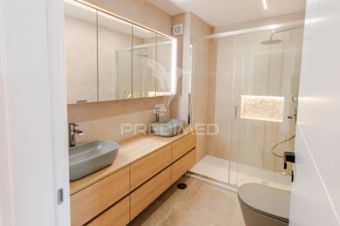 Moradia contemporânea t3 em olhão | design minimalista e pátio privativo