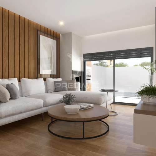 2 suítes (23,07 e 18,48m2), churrasqueira, sala c/ excelente exposição solar