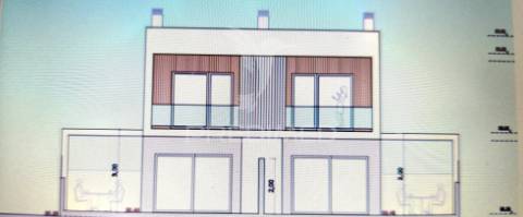 2 suítes (23,07 e 18,48m2), churrasqueira, sala c/ excelente exposição solar