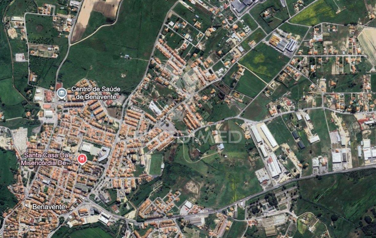 Terreno urbano em benavente