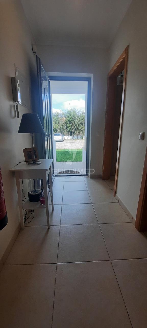 Moradia t2 com piscina, garagem e totalmente equipada – pronta a habitar