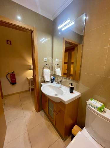 Moradia t2 com piscina, garagem e totalmente equipada – pronta a habitar