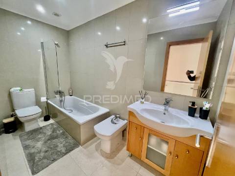 Moradia t2 com piscina, garagem e totalmente equipada – pronta a habitar