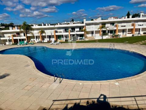 Moradia t2 com piscina, garagem e totalmente equipada – pronta a habitar