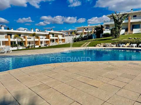 Moradia t2 com piscina, garagem e totalmente equipada – pronta a habitar