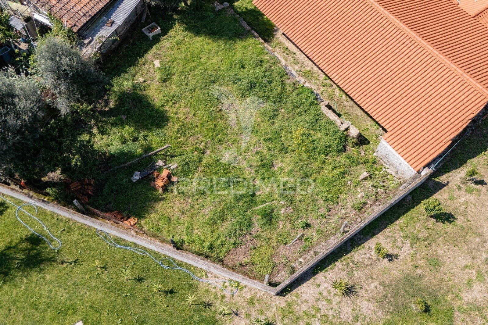 Moradia térrea em pedra t3 — estrutura completa em pousada (600 m²) — licença cm braga