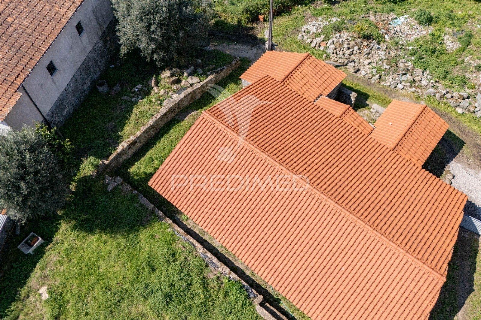 Moradia térrea em pedra t3 — estrutura completa em pousada (600 m²) — licença cm braga