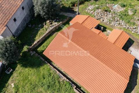 Moradia térrea em pedra t3 — estrutura completa em pousada (600 m²) — licença cm braga