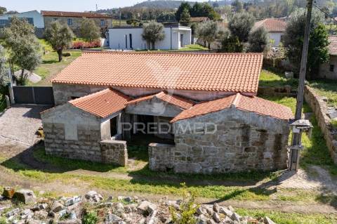 Moradia térrea em pedra t3 — estrutura completa em pousada (600 m²) — licença cm braga