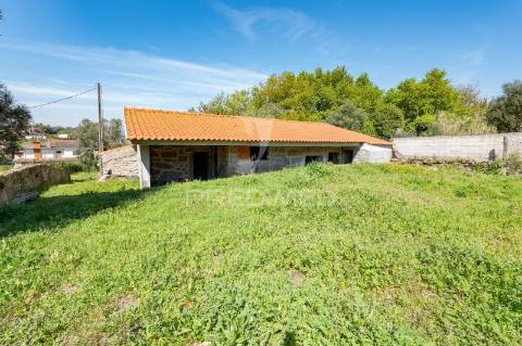 Moradia térrea em pedra t3 — estrutura completa em pousada (600 m²) — licença cm braga