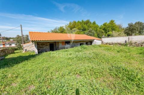 Moradia térrea em pedra t3 — estrutura completa em pousada (600 m²) — licença cm braga