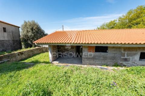 Moradia térrea em pedra t3 — estrutura completa em pousada (600 m²) — licença cm braga