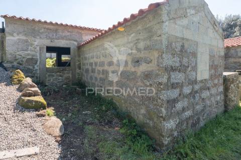 Moradia térrea em pedra t3 — estrutura completa em pousada (600 m²) — licença cm braga