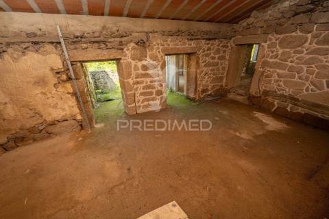 Moradia térrea em pedra t3 — estrutura completa em pousada (600 m²) — licença cm braga