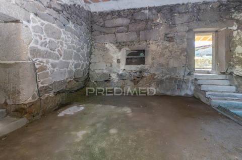 Moradia térrea em pedra t3 — estrutura completa em pousada (600 m²) — licença cm braga