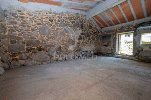 Moradia térrea em pedra t3 — estrutura completa em pousada (600 m²) — licença cm braga