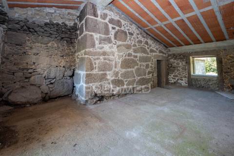 Moradia térrea em pedra t3 — estrutura completa em pousada (600 m²) — licença cm braga