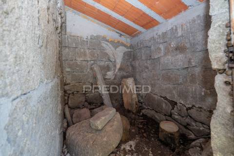 Moradia térrea em pedra t3 — estrutura completa em pousada (600 m²) — licença cm braga