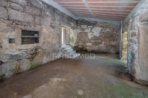 Moradia térrea em pedra t3 — estrutura completa em pousada (600 m²) — licença cm braga