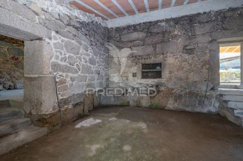 Moradia térrea em pedra t3 — estrutura completa em pousada (600 m²) — licença cm braga