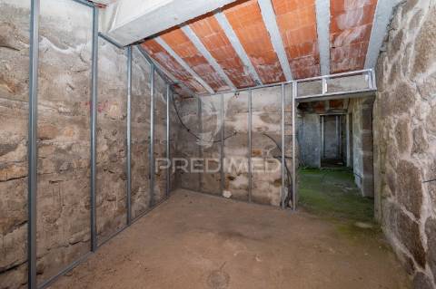 Moradia térrea em pedra t3 — estrutura completa em pousada (600 m²) — licença cm braga