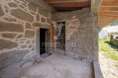 Moradia térrea em pedra t3 — estrutura completa em pousada (600 m²) — licença cm braga