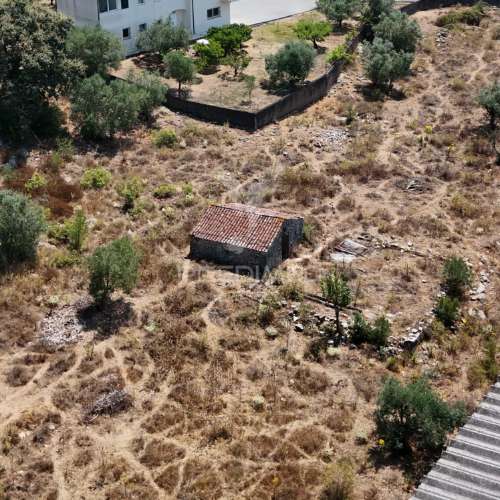 Terreno situado em porto de mós